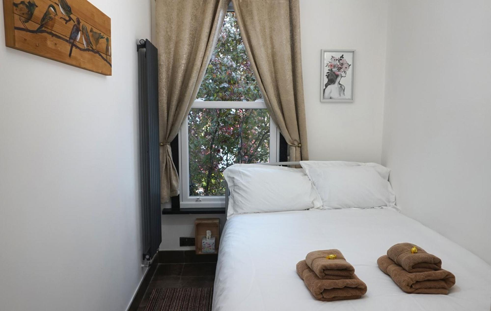 Beautiful London Home Sleeps 6, 2 Minutes To Metro Londres Exterior foto