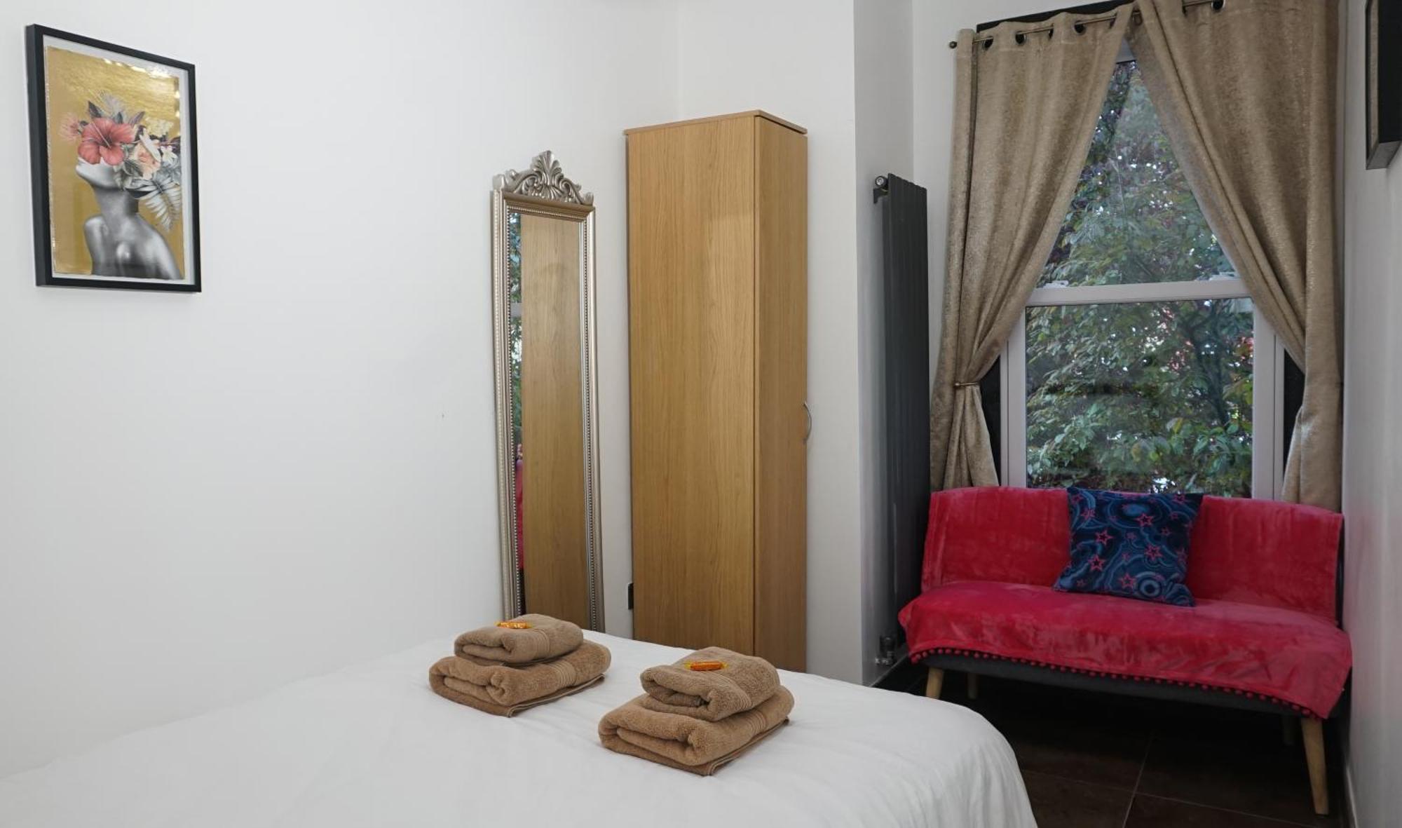 Beautiful London Home Sleeps 6, 2 Minutes To Metro Londres Exterior foto